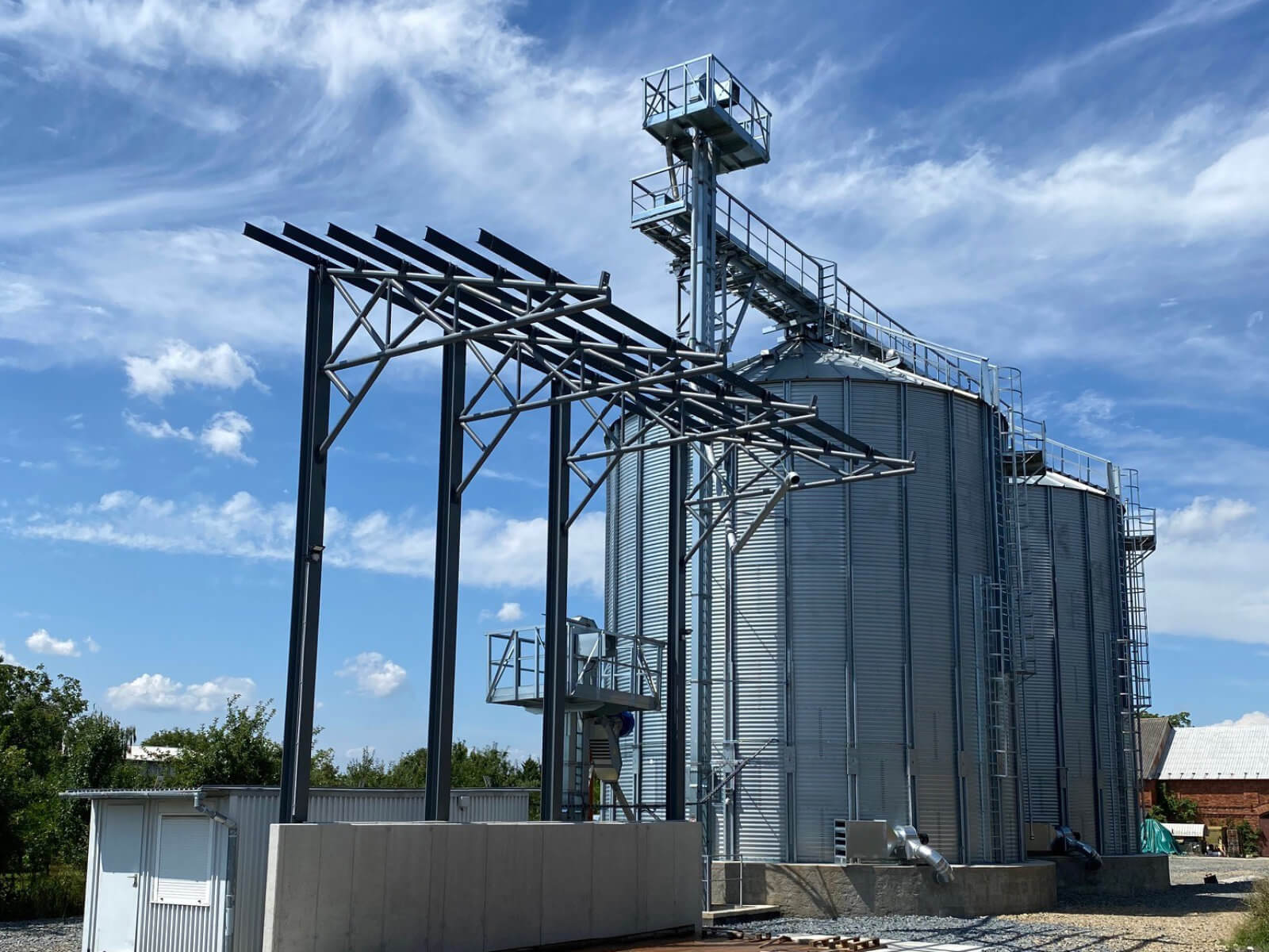 Posklizňová linka  a sila od společnosti Zemont pro Jiřího Maulise Brdíčko