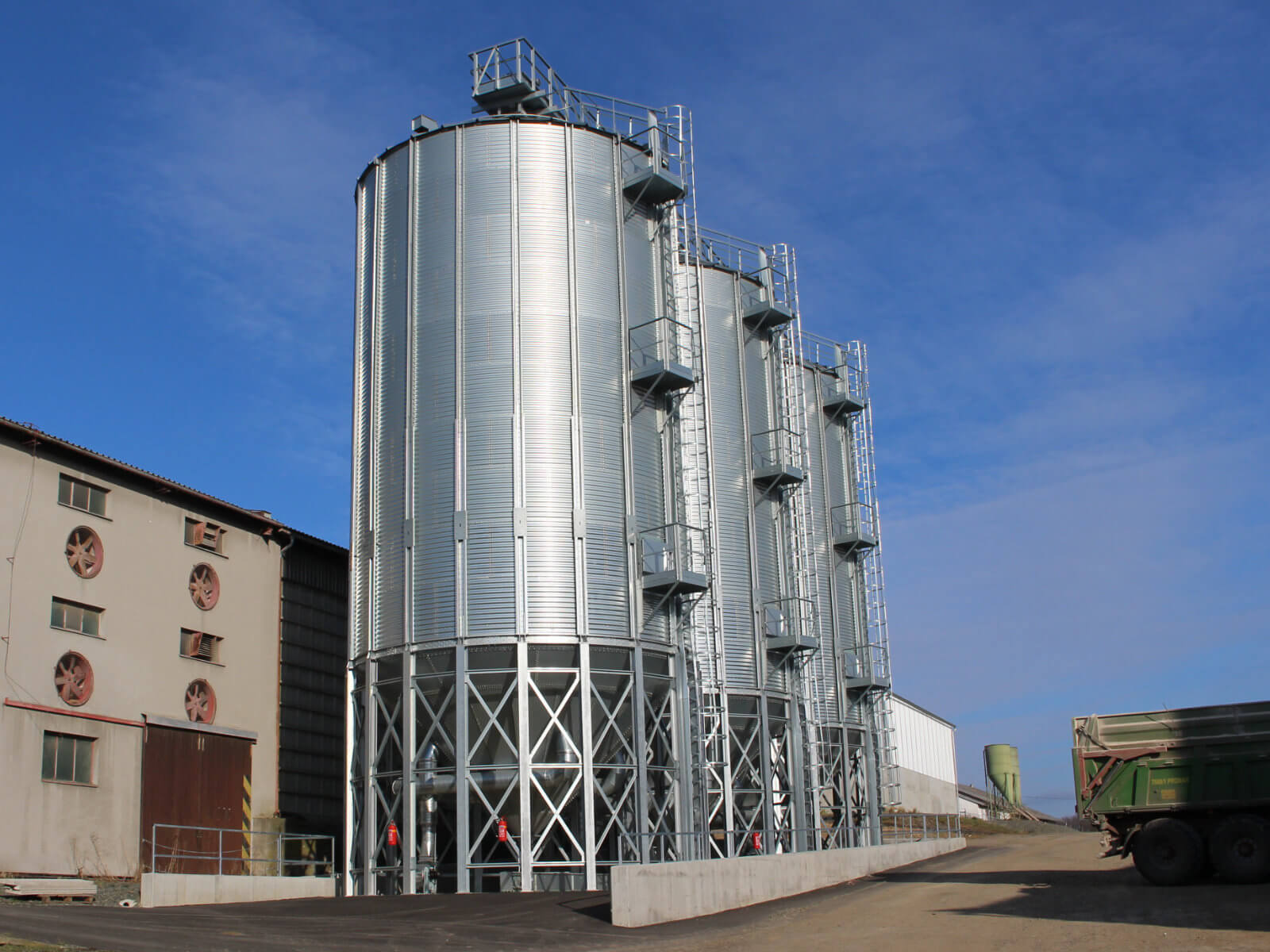 Sila na obilí  od společnosti Zemont pro OZOS