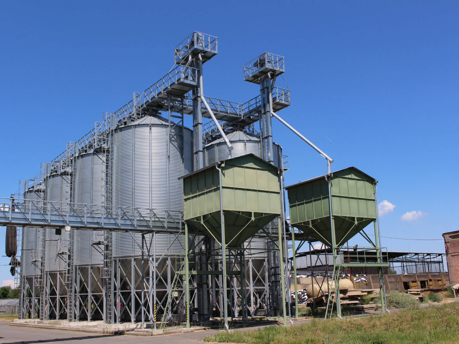 Sila na obilí  od společnosti Zemont pro ZOD Potěhy